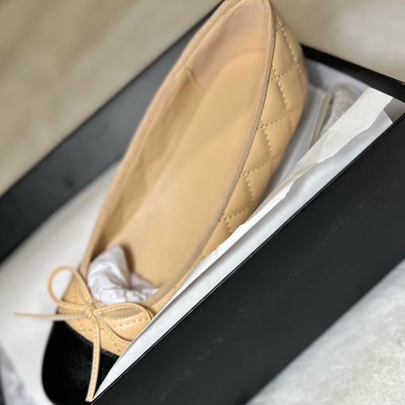 Tan quilted leather flats - Picture 2 of 4